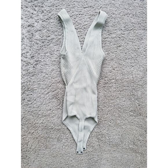 Abercrombie Elevated Ribbed Knit V-Neck Thong Bodysuit Beige XS Cozy Fall Layer - Picture 3 of 4
